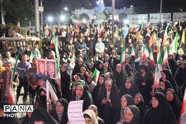حضور بازماندگان ناوشکن دنا؛در میدان شهید آیت الله خامنه ای وتجلیل از ایثارگری مدافعان وطن