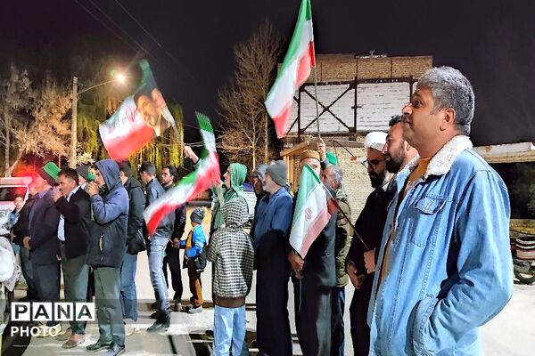 در کنار هم ایستاده ایم-۲