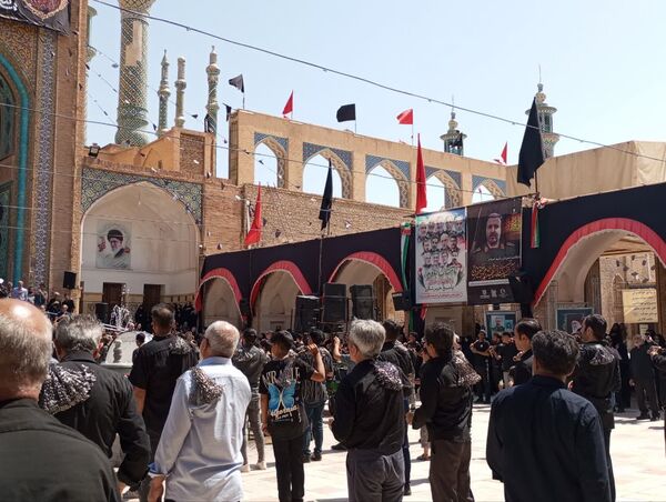 اقامه عزا و نوحه خوانی در صحن آستان مقدس حضرت سلطانعلی(ع) 