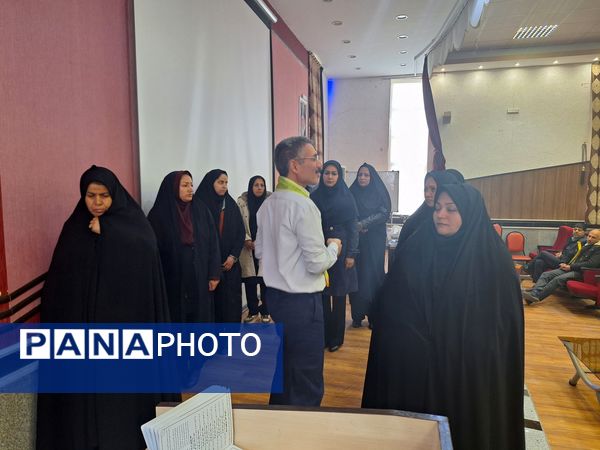 کارگاه آموزشی و توجیهی مربیان پیشتاز تربت حیدریه 