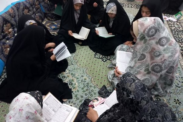 حس و حال معنوی دانش‌آموزان ابرکوهی در اعتکاف