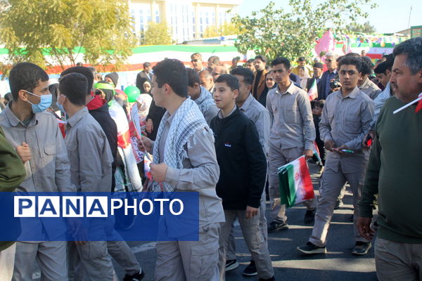 شکوه حضور مردم بوشهر در راهپیمایی ۲۲ بهمن