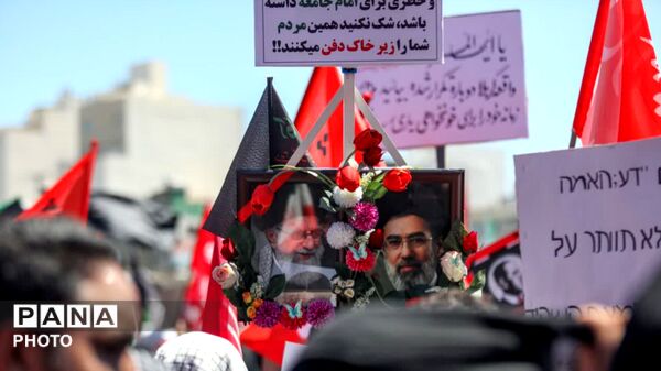 بازگشت آقای شهید ایران به خانه ی پدریشان