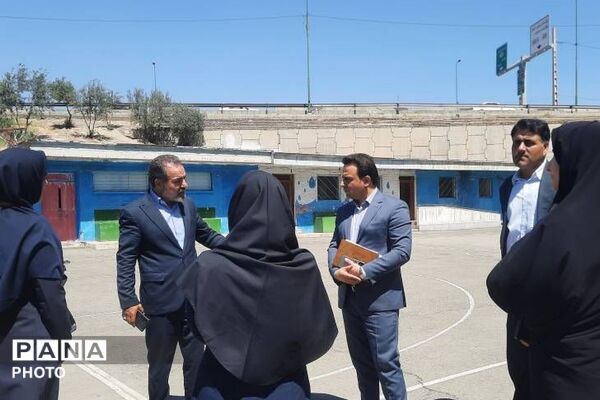 بازدید مدیر آموزش و پرورش ناحیه دو شهرری از دبستان شهید چمران