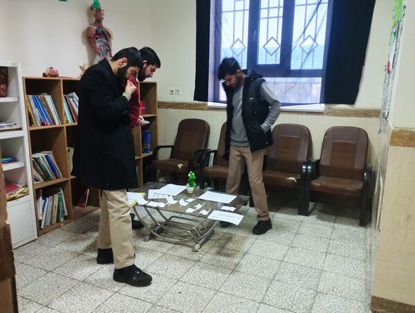 برپایی نمایشگاه مدرسه انقلاب در دبیرستان پروین اعتصامی حاجی‌آباد