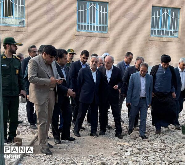 بازدید وزیر آموزش و پرورش از پروژه مدرسه ۶ کلاسه قهستان درمیان