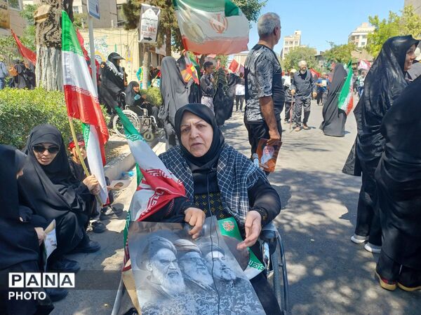 حال و هوای مشهد ساعاتی پیش از تشییع پیکر رهبر شهید انقلاب
