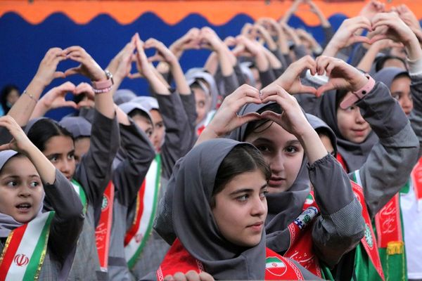 همایش «یاوران انقلاب» در بهارستان‌دو