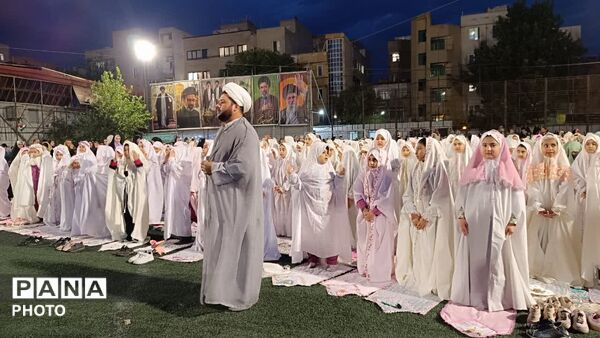 طلیعه بندگی خالق مهربان در جشن تکلیف دختران منطقه ۱۰
