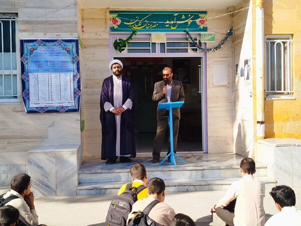 بازدید سرزده بازپرس دادگستری شهرستان کاشمر از دبیرستان میثاق