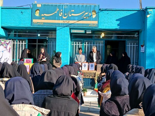  تجلیل از همیاران معلم در دبیرستان فاطمیه
