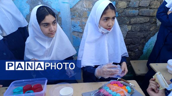 جشنواره فروش غذاهای سالم با مشارکت دانش آموزان مدرسه شهید رجایی ۱ منطقه پردیس 