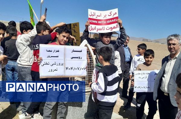 غبارروبی گلزار شهدای روستای نمرور توسط دانش‌آموزان