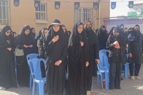 برپایی نمایشگاه "مادرم فاطمه" در دبیرستان مهر نیشابور