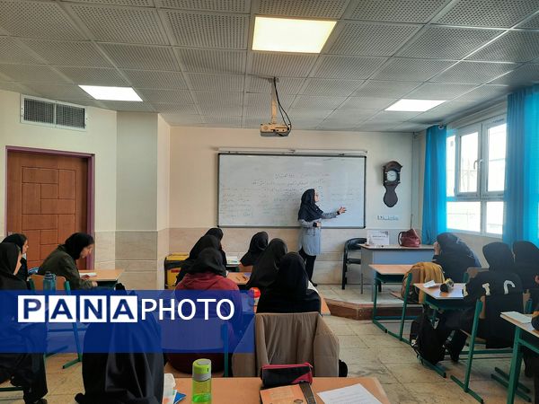 برگزاری جلسه هدایت تحصیلی برای دانش‌آموزان دبیرستان فرزانگان استعداد درخشان ملارد