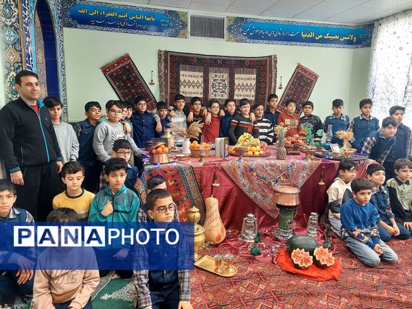 جشن یلدایی در مدرسه شهدای فرهنگی شهرستان شیروان