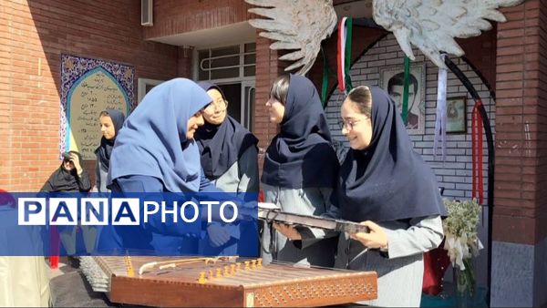 مراسم اولین روز سال تحصیلی در دبیرستان فرزانگان ۴