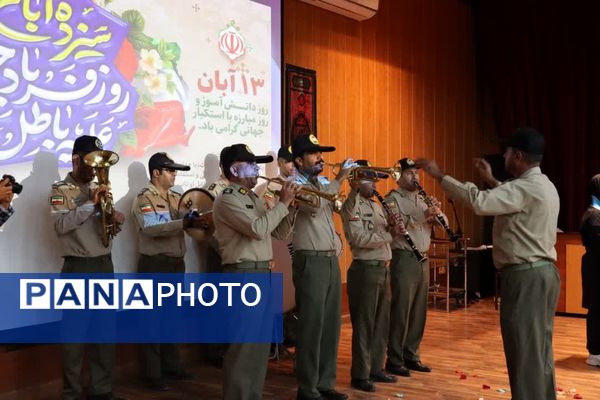 تجمع دانش‌آموزان آموزشگاه‌های شمال غرب شیراز در روز دانش‌آموز