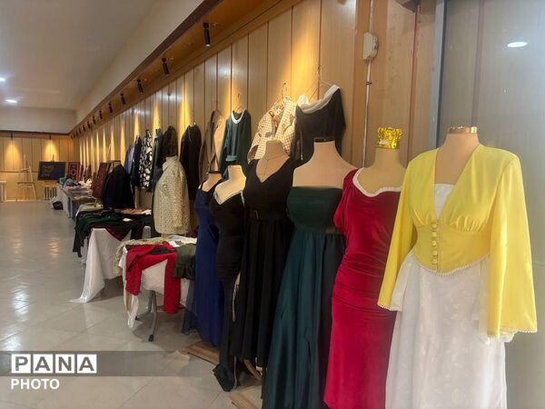 افتتاح «نگارستان فردا» ؛نمایشگاه دست سازه های دانش آموزان دختر شهرستان کاشمر