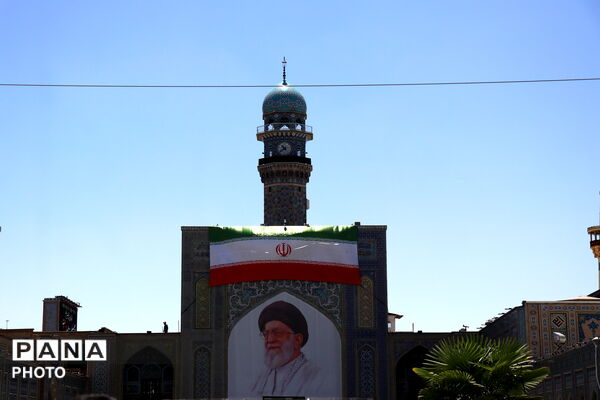 حرم مطهر امام رضا(ع)، میزبان زائران و عزاداران رهبر شهید