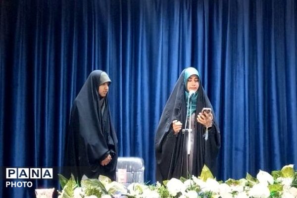حضور دانش آموزان نخبه نهج البلاغه و حافط قرآن کریم چهارانگه در مصلا نماز جمعه 