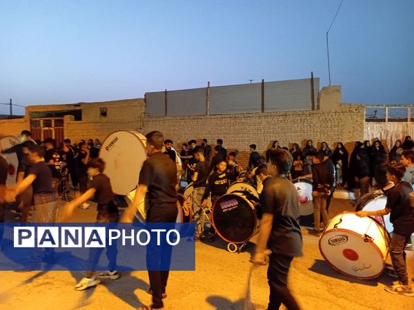 عزاداری هیئت زنجیر زنی روستای نقاب در شب شهادت امام رضا(ع)