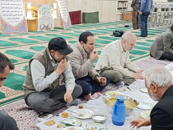 برپایی سفره افطار و برگزاری جلسه قرآن در شب ولادت امام حسن مجتبی (ع)