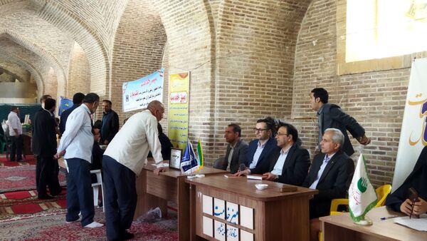 میز خدمت ادارات و بانک‌ها در نماز جمعه نیشابور
