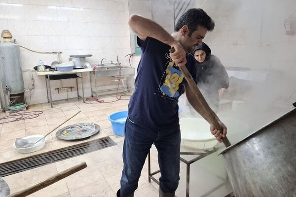 سفره افطار در دبستان شاهد بهنام محمدی ناحیه 2 کرج 