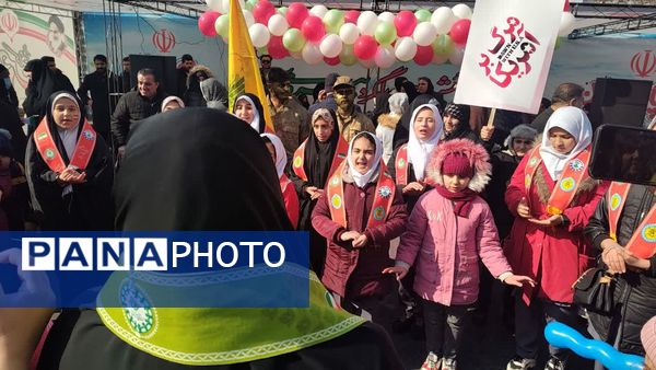 نوای دلنشین گروه سرود پیشتازان، روحی تازه در جشن انقلاب