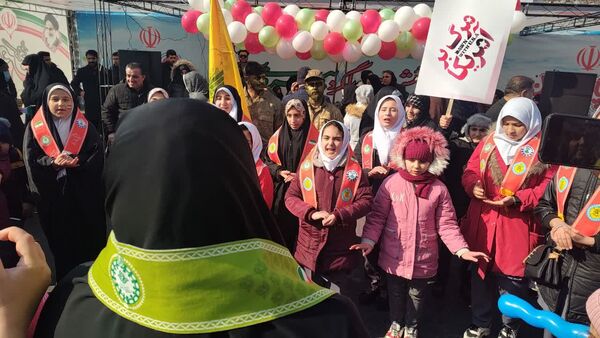 نوای دلنشین گروه سرود پیشتازان، روحی تازه در جشن انقلاب