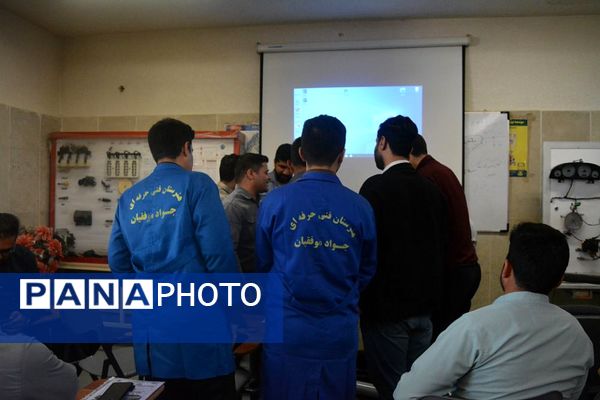 برگزاری کارگاه آموزشی آشنایی با سیستم موتور و سیستم سوخت‌رسانی خودرو در بهارستان 2