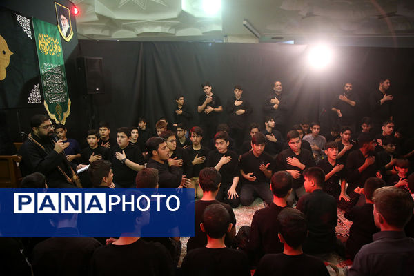 محفل عزاداری نوجوانان در حرم حضرت معصومه(س)