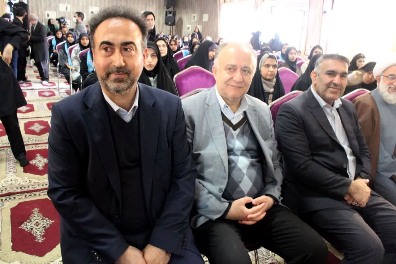 آئین متمرکز استانی نواختن زنگ انقلاب در دبیرستان دخترانه شرافت ناحیه ۱ کرج
