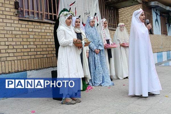 کودکان غرفه‌داران جشن میلاد موعود