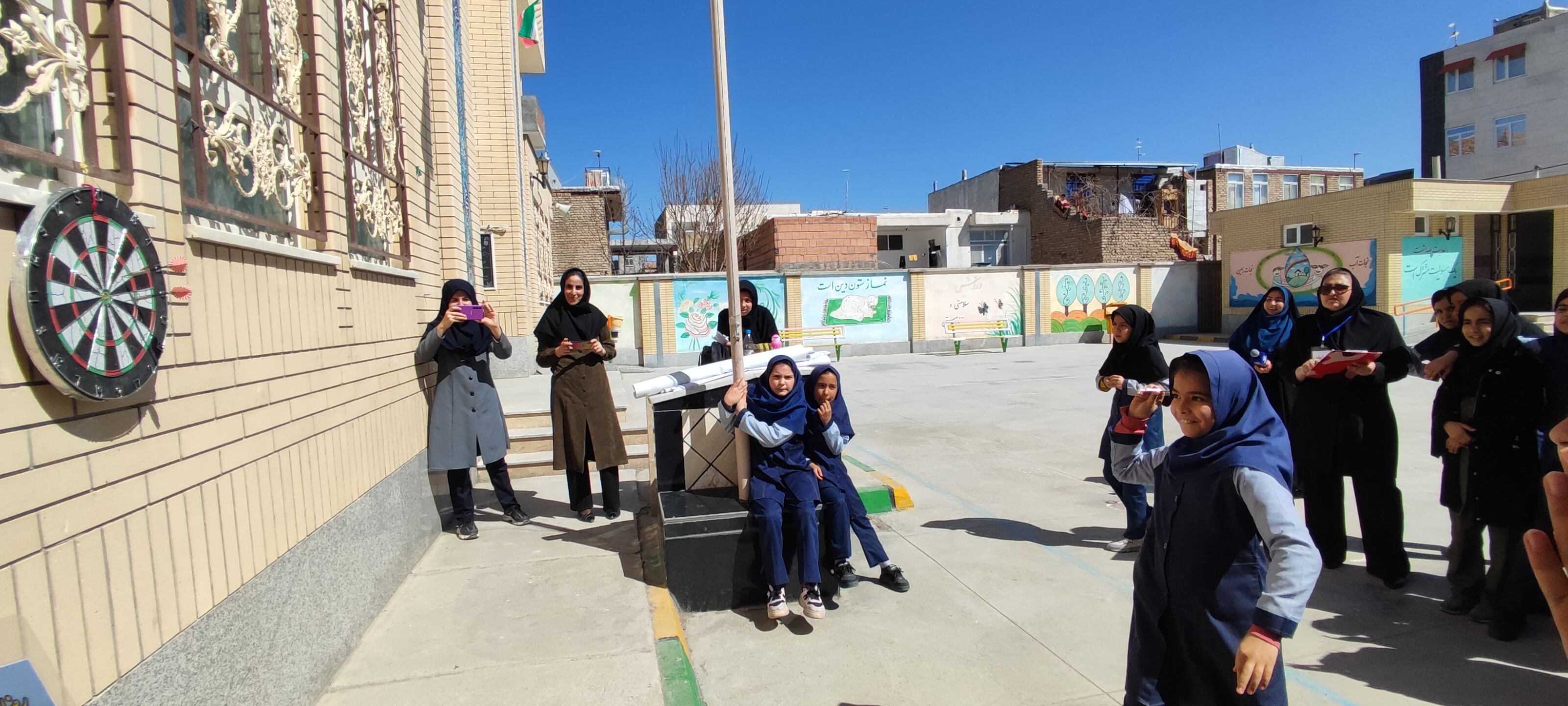 مسابقات استعداد یابی دارت در دبستان دخترانه آزادی شیروان