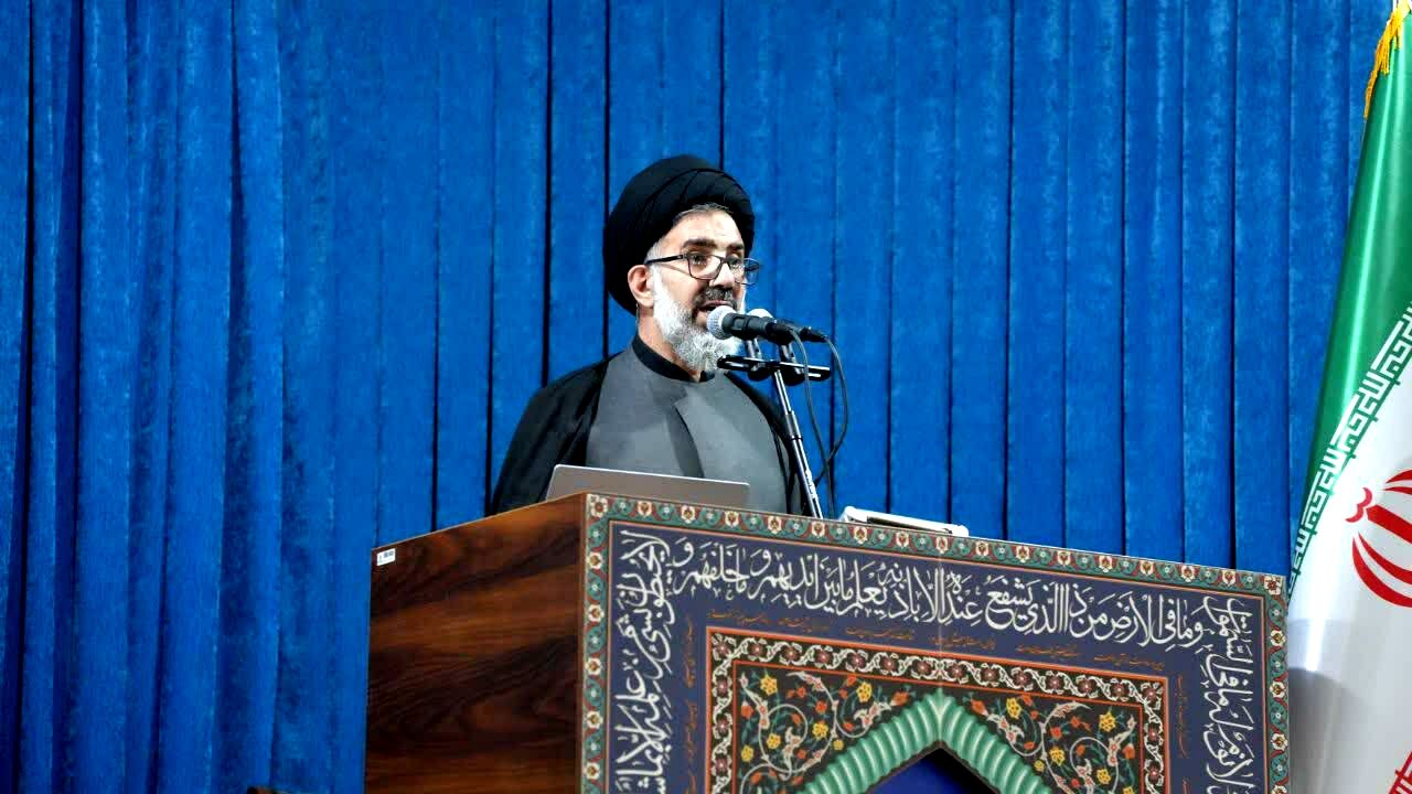 ملت ایران باید دشمن را در میدان اقتصاد تحریم کنند