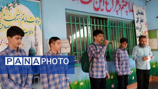 نواختن زنگ آغاز سال تحصیلی در مدرسه اندیشه شاهد منطقه ۱۶ 