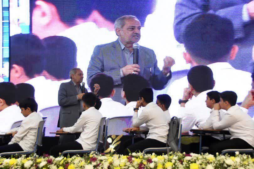 نماز، فلسفه خلقت و کلید آرامش و موفقیت در زندگی فردی و اجتماعی است