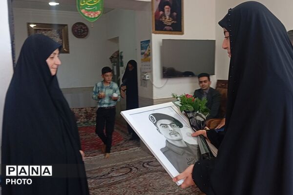  از قاب یک هنرمند تا دل یک مادر شهید