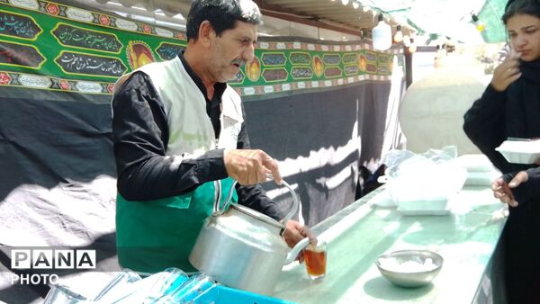 اینجا قطعه‌ای از بهشت است؛ برپایی ایستگاه‌های عاشقی در مسیر مشهد الرضا