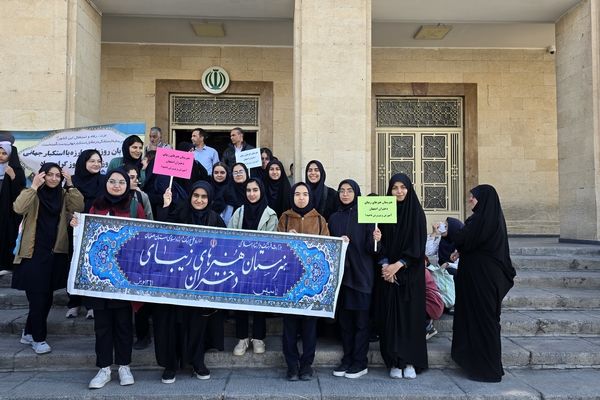 راهپیمایی باشکوه روز ۱۳ آبان در میدان امام خمینی(ره) اصفهان 