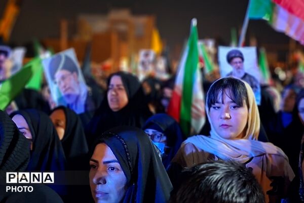 خروش پرشور مردم شهرستان قرچک در پنجمین شب از تجمعات خونخواهی رهبر شهید