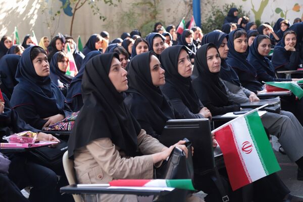 نواختن زنگ آغاز سال تحصیلی با حضور وزیر دادگستری 