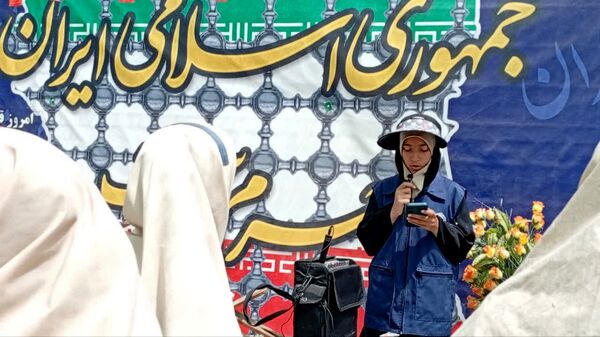 بازدید دانش آموزان دبستان سمیه از کنگره ملی شهید مدرس