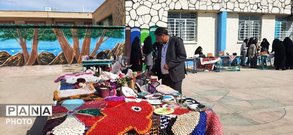 بازارچه دانش آموزی در دبیرستان حاج مهدی روحانی خلیل آباد