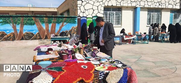 بازارچه دانش آموزی در دبیرستان حاج مهدی روحانی خلیل آباد
