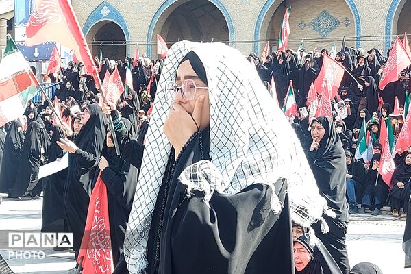 حضور باشکوه خونخواهان رهبر شهید در مصلی امام خمینی(ره) تهران