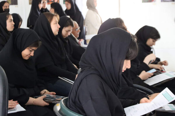 دانش آموزان اسلامشهری هنرستان شهدای واوان میزبان مراسم افتتاحیه نمایشگاه پوستر "پدر طالقانی"