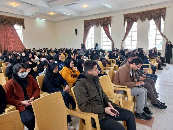 شکوه جشن دهه فجر در دبیرستان جوادالائمه سورشجان
